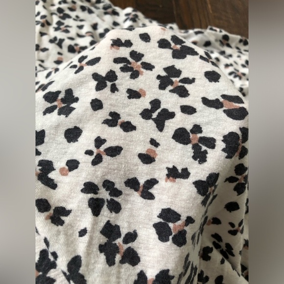 RAILS Women's M Sami Tee - White/Ivory Floral Snow Leopard/Cheetah Design - Picture 5 of 9